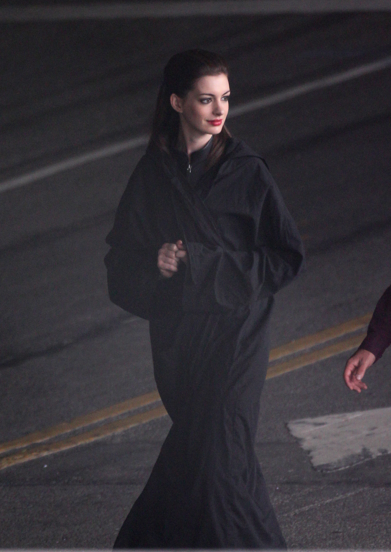 Illustration for article titled The Dark Knight Rises — 30 Catwoman Set Pictures